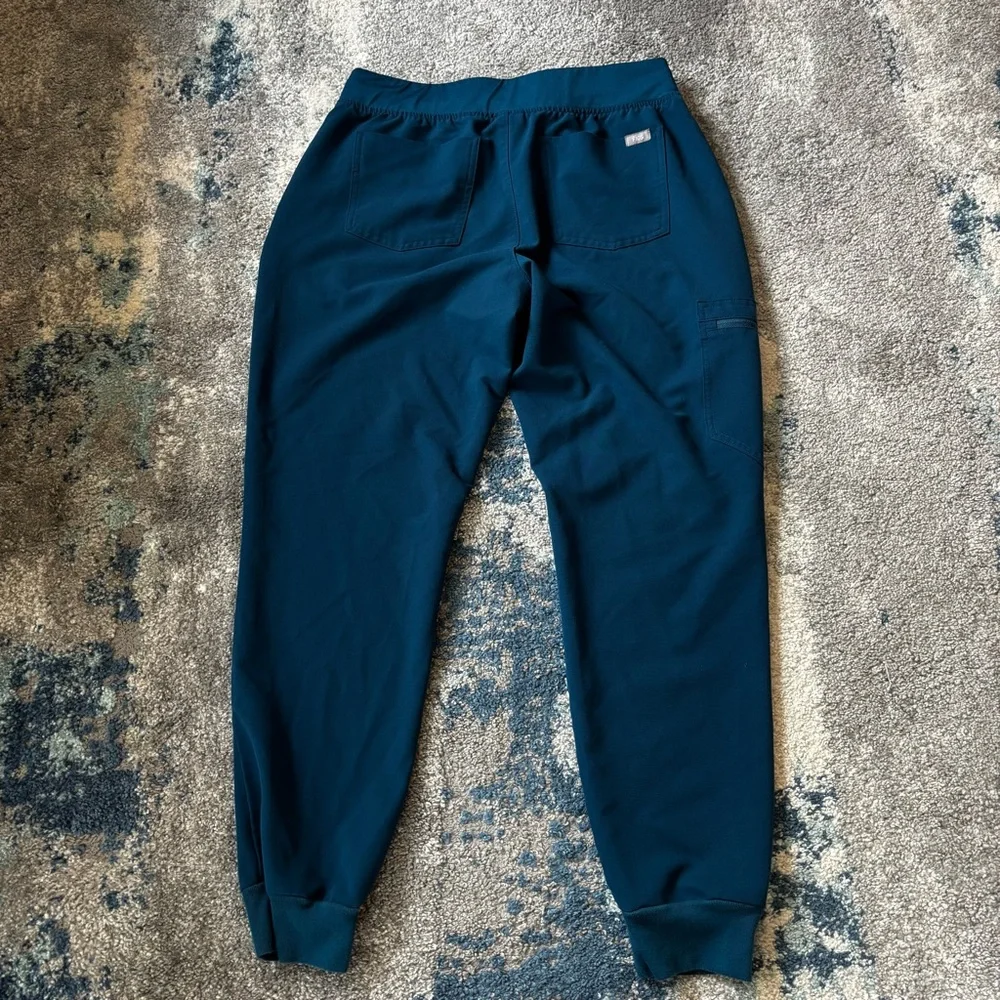 FIGS Set Top & Pants Catarina Top and Zamora jogger Scrub Set Sz Medium - Picture 10 of 12